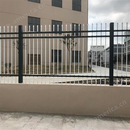 普罗盾锌钢市政护栏道路隔离栏交通护栏公路隔离栏杆学校防护栏