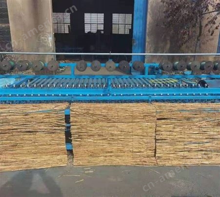 2米宽小麦秸秆草帘机 切边电动稻草芦苇编织机 自动匀草苇帘机