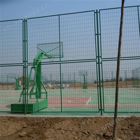 浸塑防锈护栏网学校体育运动球场护栏安全围栏网低碳钢丝绿色防护网 江苏厂家免费安装