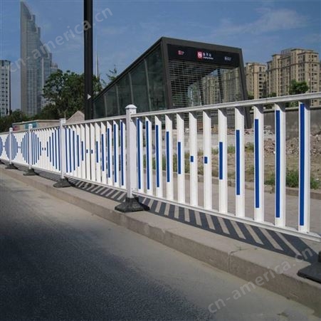 道路护栏 江苏隔离道路护栏定做 市政用围栏 金彦 实体厂家